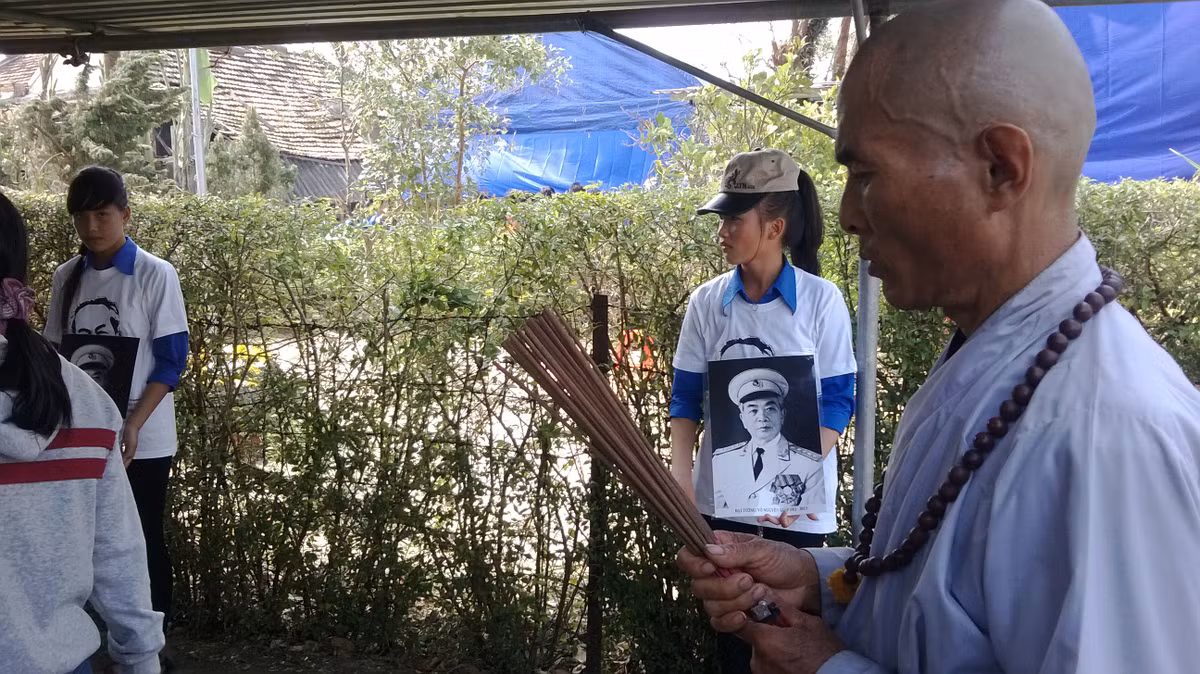 Ông nhớ nhất về kỷ niệm Đại tướng trao tặng tượng phật cho dân làng An Xá. Ông chia sẻ: từ khi biết tin Đại tướng mất, như bao người Việt Nam khác, ông rất buồn, ông luôn cầu nguyện cho Đại tướng.