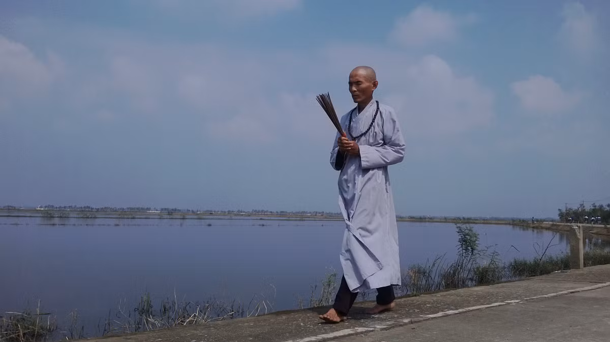 Nhà tu hành lặng lẽ hướng đến làng An Xá (Xã Lộc Thủy, huyện Lệ Thủy, Quảng Bình), nơi tổ chức lễ viếng Đại tướng tại nhà lưu niệm của Người.