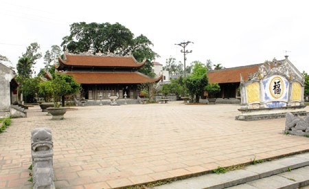 Cổng đền Bia nơi xảy ra vụ việc