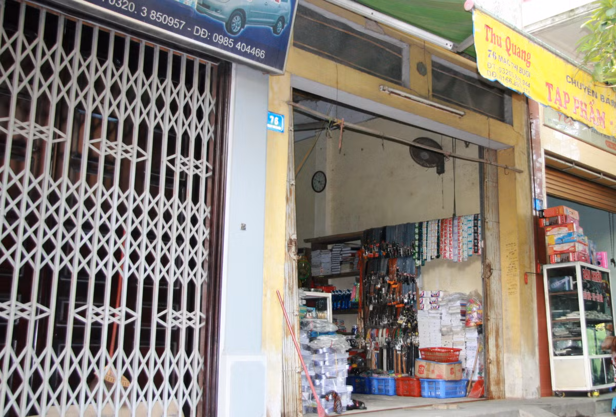 Nhiều cửa hàng kinh doanh đều chung tình cảnh "vắng như chùa bà đanh"