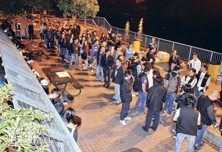 Băng đảng Hòa Thắng Hòa trong một phi vụ trên đường phố. Ảnh: Hiphotos.