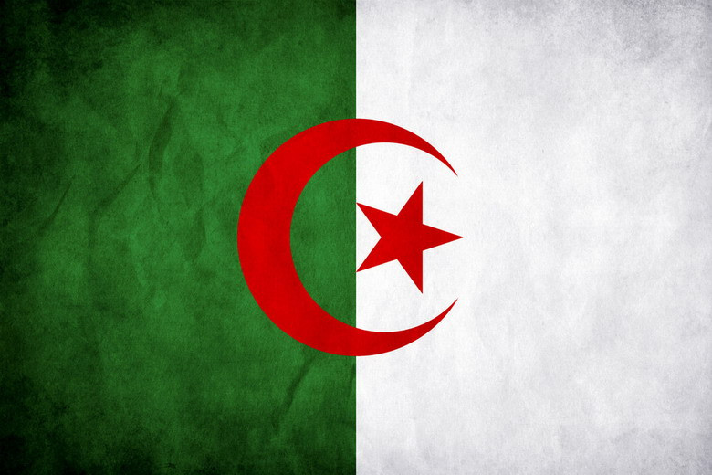 Quốc khánh Algeria là ngày 1/11/1954, ngày Mặt trận giải phóng Dân tộc Algérie (FLN) tuyên bố Algeria là một quốc gia độc lập và bắt đầu một cuộc chiến tranh chống lại sự cai trị của thực dân Pháp. Sau gần một thập kỷ chiến tranh, ngày 5/7/1962, Pháp đã phải công nhận nền độc lập của quốc gia Bắc Phi này. Phong trào đấu tranh của Algeria là nguồn cổ vũ to lớn cho sự độc lập của hàng chục quốc gia châu Phi từ đầu thập niên 1960.