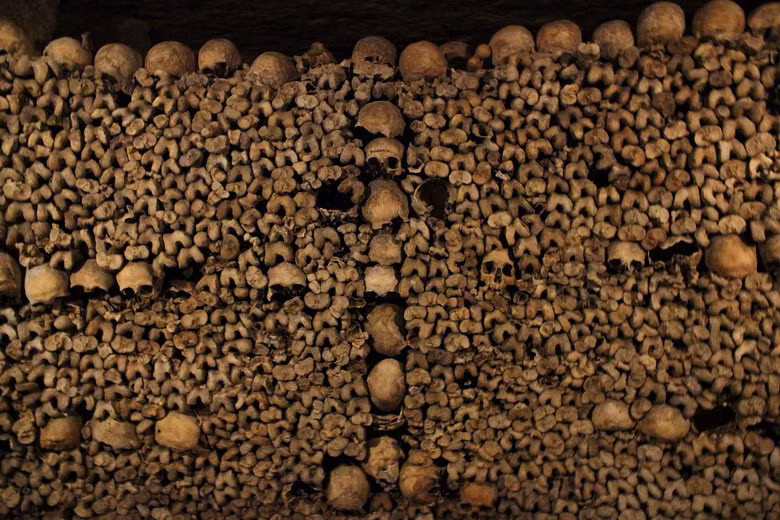 Tuy nhiên, nhiều lối đi bí mật xuống hầm mộ vẫn được những người ưa mạo hiểm truyền tai nhau.