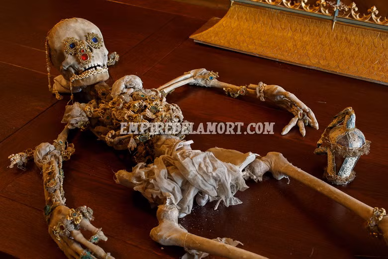 Bộ xương của Thánh Deodatus vùng Moosburg, Đức.