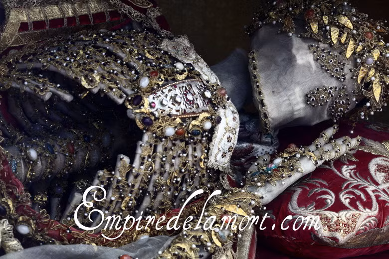 Đây là một trong bốn bộ xương được trưng bày như thánh tích ở một nhà thờ của vùng Gutenzell. Chỉ những ngày lễ đặc biệt du khách mới được chiêm ngưỡng.