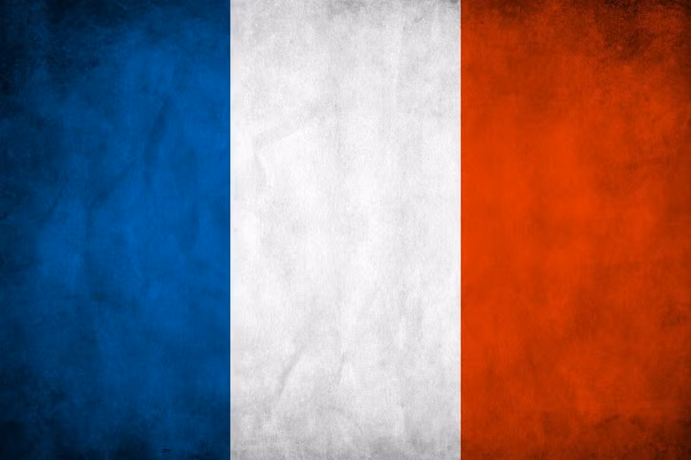 Quốc khánh nước Pháp là ngày 14/7/1789, khi những người dân Paris nổi dậy, đánh chiếm nhà tù Bastille, một biểu tượng của quyền lực phong kiến. Đây là sự kiện mở màn của cuộc Cách mạng Pháp, lật đổ chế độ quân chủ và các thể chế liên quan, đánh dấu một sự thay đổi vĩnh viễn trong lịch sử Pháp cũng như thế giới.