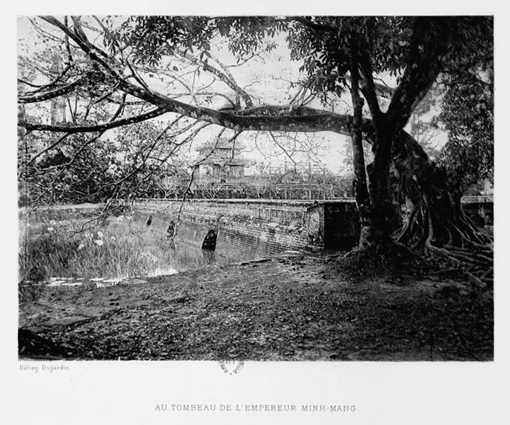 Lăng vua Minh Mạng ở Huế.