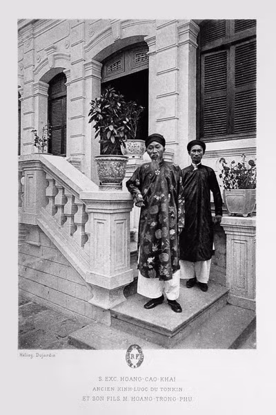 Hoàng Cao Khải (1850–1933), nhà văn, nhà sử học và là đại thần thân Pháp dưới triều vua Thành Thái trong lịch sử Việt Nam và con trai là Hoàng Trọng Phu.