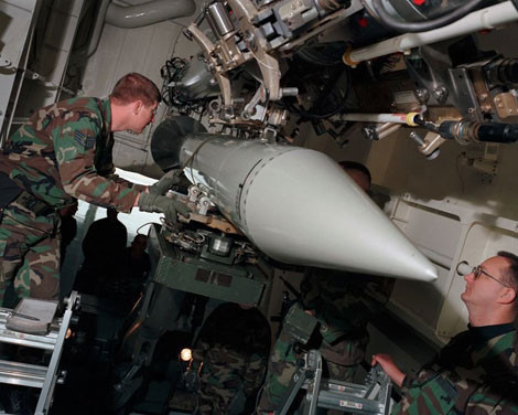 Bom xuyên hạt nhân B61-11.