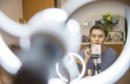 Nguoi dan ong livestream ban son chot 15.000 don trong 5 phut-Hinh-3