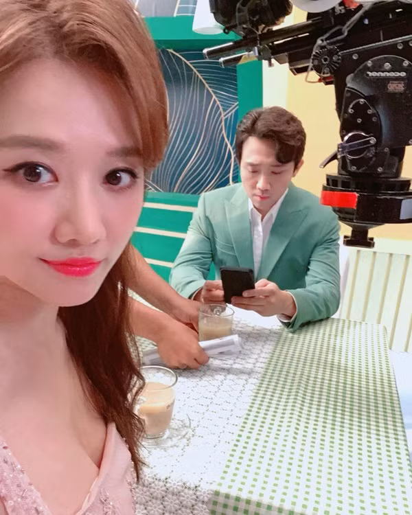 Sao viet tren san khau va ve nha khac mot troi mot vuc-Hinh-9