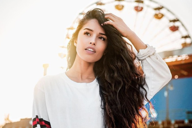 Valkyrae từng bị quấy rối trong nhiều tuần bởi một tài khoản mạng. “Người dùng đó tạo các tài khoản mới mỗi khi tôi cố chặn. Khi đó, tôi nhận phải hàng tá tin nhắn chửi rủa, phân biệt chủng tộc trong hòm thư mỗi ngày”, cô cho hay. Trò quấy rối chỉ kết thúc sau khi nữ streamer đe dọa sẽ tố cáo hành vi lên cơ quan thực thi pháp luật.