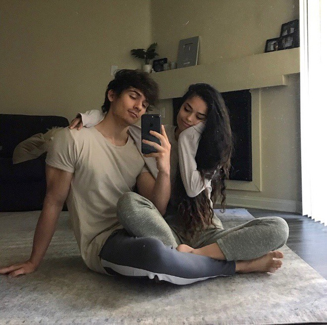 Về mặt tình cảm, Valkyrae từng hẹn hò với Sonii (tên thật: Michael Sherman), một streamer có tiếng trên nền tảng Twitch. Cả hai thành đôi từ năm 2016 và chia tay vào đầu năm nay.