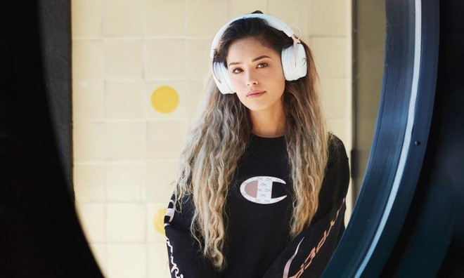 Đã phát trực tiếp chơi game được 5 năm, lượng người xem của nữ streamer 28 tuổi chỉ tăng vọt trong vài tháng qua, khi cô phát sóng cảnh chơi tựa game Among Us. Tổng số lượt xem các video của cô tăng từ hơn 300.000 lượt vào tháng 1 năm nay lên 11 triệu lượt vào tháng 10. Hiện tại, lượt theo dõi trên trang cá nhân của Valkyrae cán mốc 2,1 triệu.