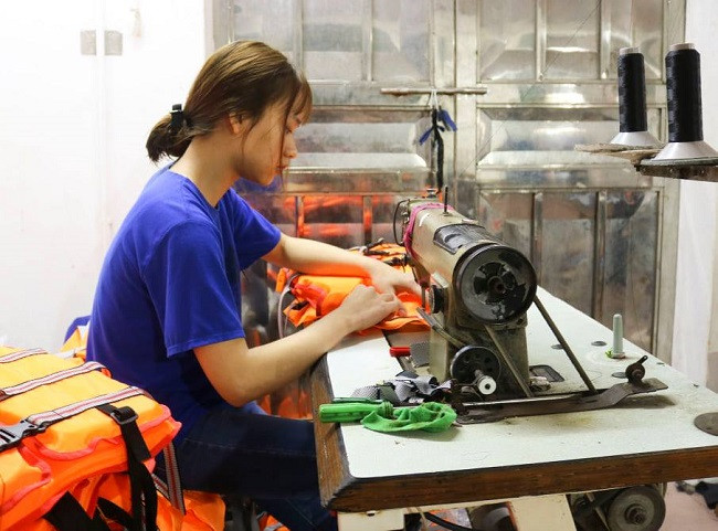 Mat hang bat ngo chay hang co so san xuat lam viec xuyen dem-Hinh-2