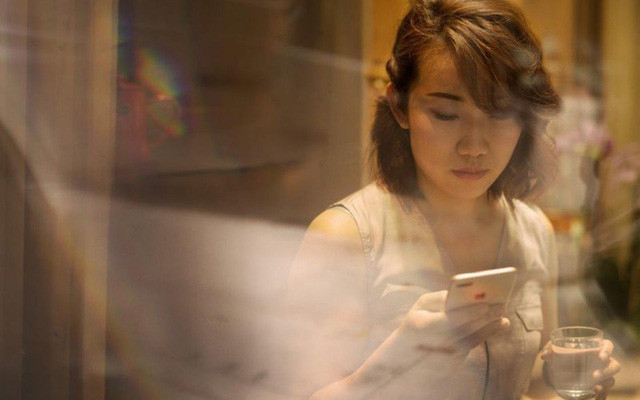 Lien tuc mat tien luc nua dem, vo len lap camera theo doi