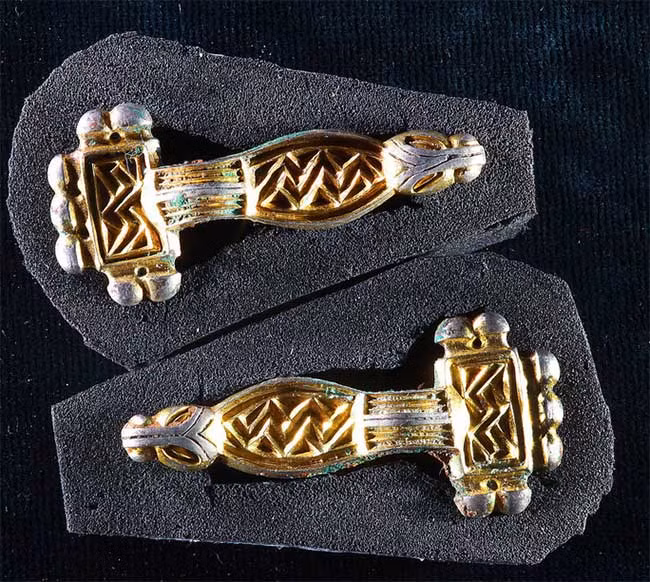 Xuat hien 80 bo hai cot day vang trong mo co gay chan dong