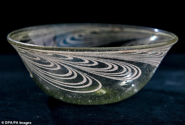 Xuat hien 80 bo hai cot day vang trong mo co gay chan dong-Hinh-3