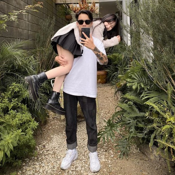 Trend mới khi khoe bồ của giới trẻ có tên: “Sức mạnh bạn trai“ Trend moi khi khoe bo cua gioi tre co ten: “Suc manh ban trai“