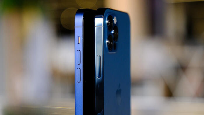 iPhone 12 gay tranh cai vi mau khong giong quang cao-Hinh-4