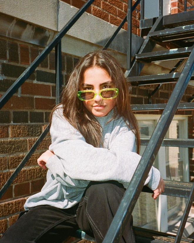 Ở tuổi 15, Zoë Apple (sinh năm 2005) đạt được những thành công nhất định trong sự nghiệp makeup artist của mình. Là một người đam mê cái đẹp, Zoë luôn cố gắng nỗ lực hoàn thiện kỹ thuật trang điểm của mình theo thời gian. Kể từ lần đầu tiên đăng tải video làm đẹp vào năm 2017, đến nay, cô bé người Đức thu hút hơn 1 triệu người theo dõi trên Instagram.