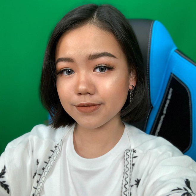 Từ đó, Nong Pear ngày càng nhận được nhiều sự chú ý từ cộng đồng mạng. Kênh của cô bé thu hút hơn 363.000 người theo dõi, giúp Nong Pear trở thành một trong những ngôi sao Internet sáng giá của xứ chùa Vàng. Năm 2018, Nong Pear được lựa chọn trở thành một trong những nghệ sĩ trang điểm tại Tuần lễ thời trang London.