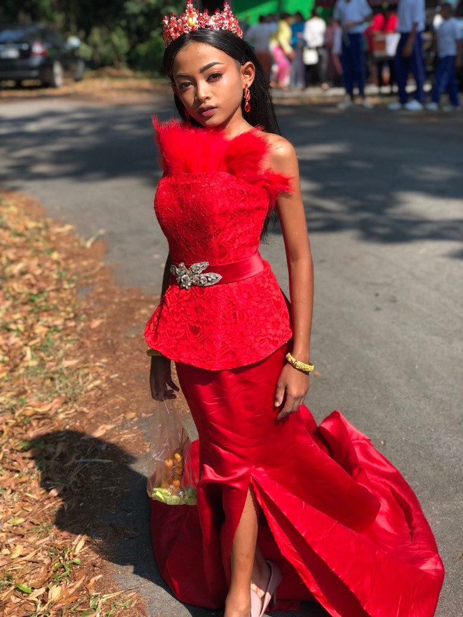 Với gương mặt hoàn hảo cùng thần thái chuyên nghiệp, Nes thu hút sự quan tâm đông đảo từ cộng đồng mạng. Cậu bé thường xuyên hợp tác với các thương hiệu nội địa nổi tiếng ở Thái Lan. Nes còn tham gia và sải bước trên nhiều sự kiện thảm đỏ bên cạnh các ngôi sao nổi tiếng. Ở tuổi 12, Nes đã xây tặng cho gia đình một ngôi nhà khang trang bằng thu nhập của mình.