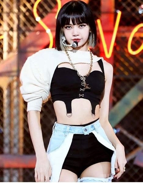 Stylist chuyên “cắt xén” đồ hiệu của BLACKPINK - Hình 17 Stylist chuyen “cat xen” do hieu cua BLACKPINK-Hinh-17