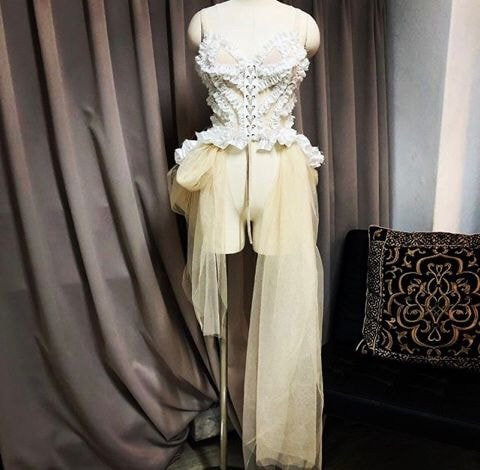 Stylist chuyên “cắt xén” đồ hiệu của BLACKPINK - Hình 14 Stylist chuyen “cat xen” do hieu cua BLACKPINK-Hinh-14