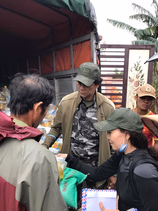 Me Ho Ngoc Ha chia se xuc dong tu ron lu mien Trung-Hinh-2