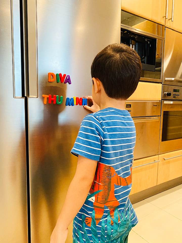 Buc anh be 'Gau' quy tu nha Thu Minh lo dien gan tron ve-Hinh-5