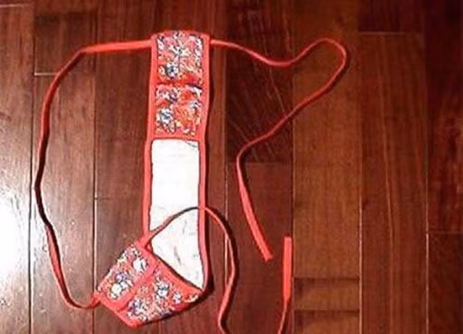 Nu nhan Trung Hoa dung vat dung dac biet trong ngay “den thang”.-Hinh-2