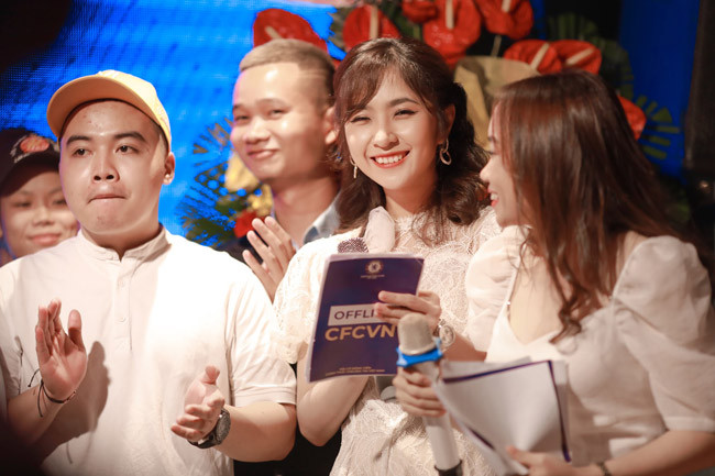 Mới đây, Minh Châu vinh dự khi được cử làm MC của FC Chelsea ở Việt Nam. Châu cho biết: "Mình thực sự rất bất ngờ khi FC Chelsea ở Việt Nam rất lớn mạnh. Có rất nhiều bạn trẻ ở mọi miền tổ quốc đã bắt tàu xe, máy bay tới Hà Nội cho kịp để giao lưu với mọi người".