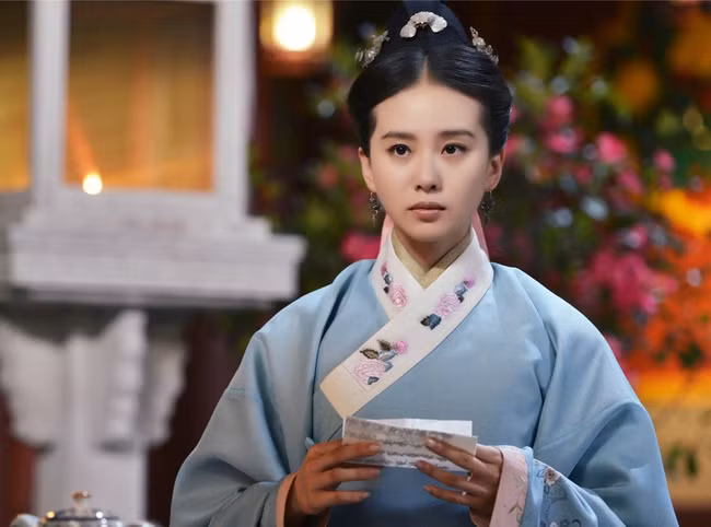 Phi tan chet doi o tuoi 18: Mang thai 10 thang chua sinh