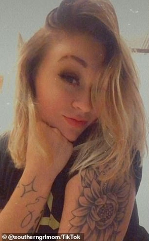 Trả giá vì cho gấu ăn dưa hấu rồi chụp ảnh khoe trên mạng - Hình 4 Tra gia vi cho gau an dua hau roi chup anh khoe tren mang-Hinh-4