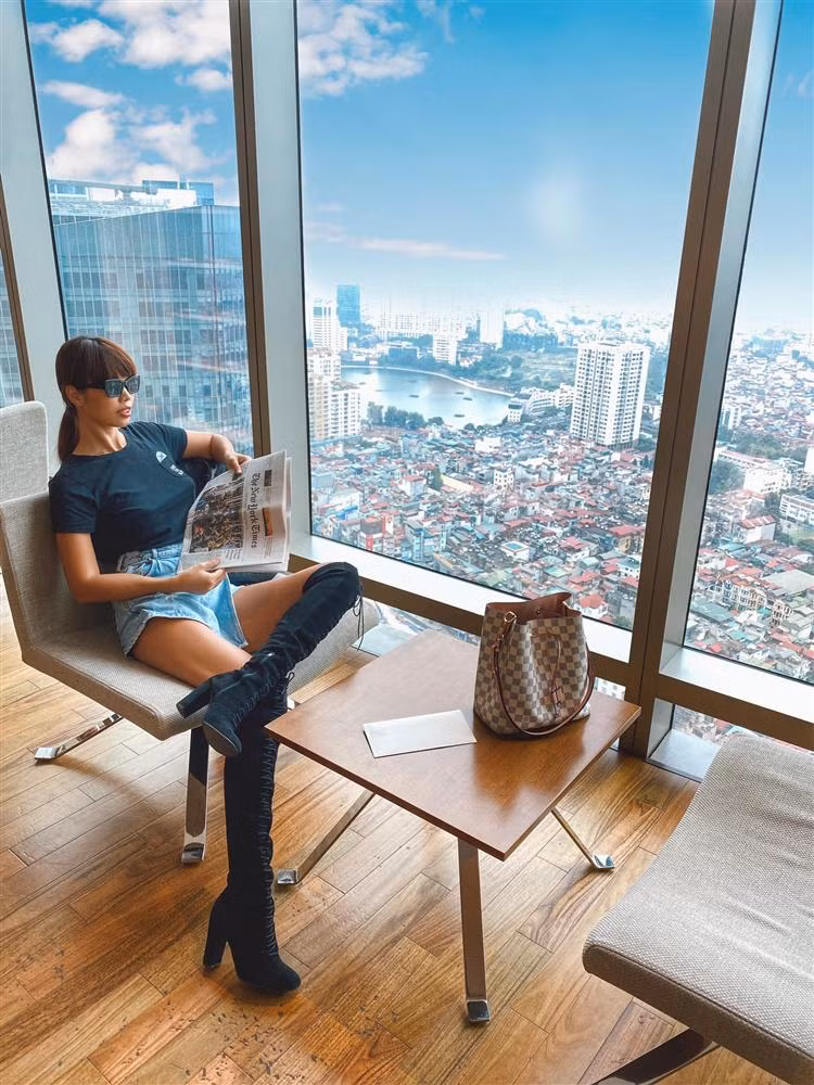 Ha Anh bi chi trich 'vo luong tam, kem xa Thuy Tien'