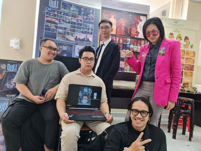 Để làm một phim kể đúng thực trạng của người trẻ, Minh Đức chỉ muốn mọi thứ gói gọn trong sự đơn giản, có thông điệp rõ ràng. Hiện tại, cũng có không ít bạn trẻ xem ‘chạy deadline’ chính là ‘sự thể hiện’ cho việc bận rộn, thành công. Minh Đức bày tỏ: “Mình nghĩ, ‘chạy deadline’ cũng tốt. Nó giúp bản thân kỷ luật hơn, tôi luyện kinh nghiệm cũng như khả năng làm việc dưới áp lực tốt hơn. Sau này, đối diện với nhưng công việc áp lực khác, sẽ cảm thấy đỡ bỡ ngỡ”.