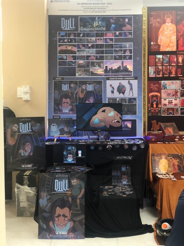 Tất nhiên, một dự án được chia sẻ trên mạng xã hội sẽ có nhiều ý kiến trái chiều. Minh Đức cũng có đọc nhưng chỉ cảm thấy vui. Vì chưa bao giờ anh làm gì mà có thể khiến người khác phải tranh luận như thế. Nam sinh này xem đó là một thành công vì có sức ảnh hưởng lên người khác. Bên cạnh đó, những lời tiêu cực đó, anh biết cái gì nên và không nên tiếp nhận. Cái gì tốt thì nghe và cải thiện, cái gì bản thân cho là không hợp lý thì không quan tâm.