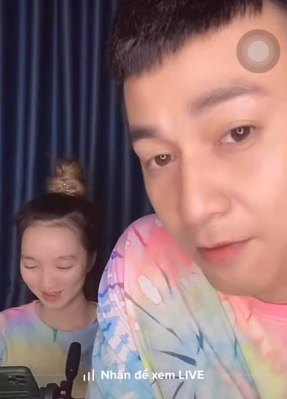 Ngoc Thuan len tieng khi bi noi khong quan tam vo kem tuoi-Hinh-3