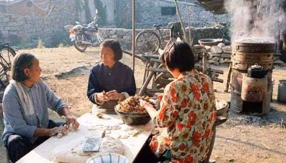 Vi sao ngay nay moi quan he giua nhung nguoi than ngay cang tho o?-Hinh-4