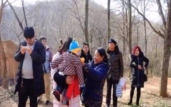 Vi sao ngay nay moi quan he giua nhung nguoi than ngay cang tho o?-Hinh-2