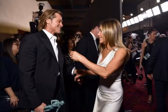 Jennifer Aniston noi ve chong cu Brad Pitt, tiet lo dieu ky dieu-Hinh-3