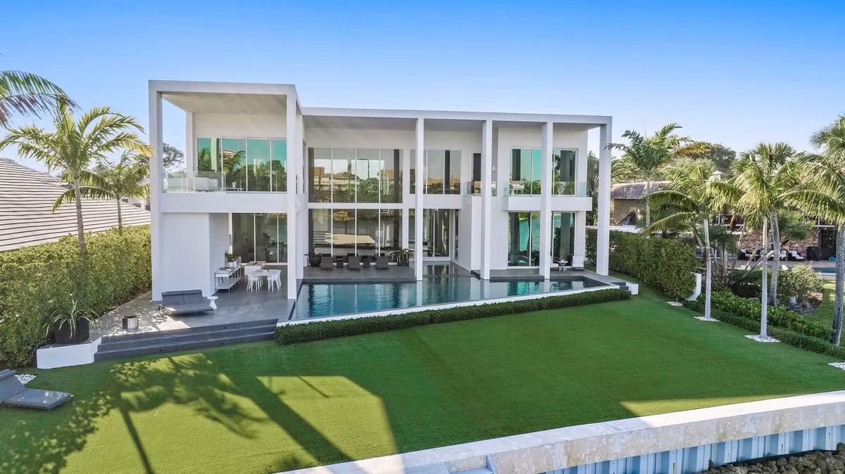 Dinh thu 12,85 trieu USD cua tay dua oto Simon Gregg