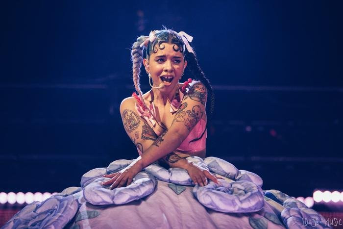 Nữ ca sĩ gây hoang mang vì ngoại hình như người ngoài hành tinh - Hình 5 Nu ca si gay hoang mang vi ngoai hinh nhu nguoi ngoai hanh tinh-Hinh-5