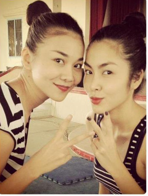 5. Tăng Thanh Hà - Thanh Hằng. Ngoài là một đôi bạn thân, nếu nói Tăng Thanh Hà và Thanh Hằng là chị em ruột thì nhiều người sẽ tin. Vì ngoài đường nét gương mặt khá giống nhau, tên đệm của cả hai đều là chữ "Thanh". Cặp đôi Tăng Thanh Hà và Tăng Thanh Hằng chẳng hạn.