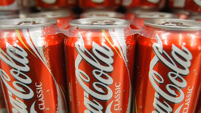 Vi sao quang cao Coca-Cola bi Bo Van hoa tuyt coi?