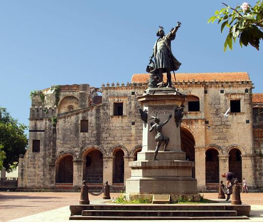 Theo một giả thuyết, có thể vào năm 1795, các chức sắc nhà thờ Santo Domingo đã đánh tráo một phần bộ hài cốt để lưu giữ như một thánh tích và cất giấu tại một nơi bí mật cho tới ngày được hậu thế khám phá.