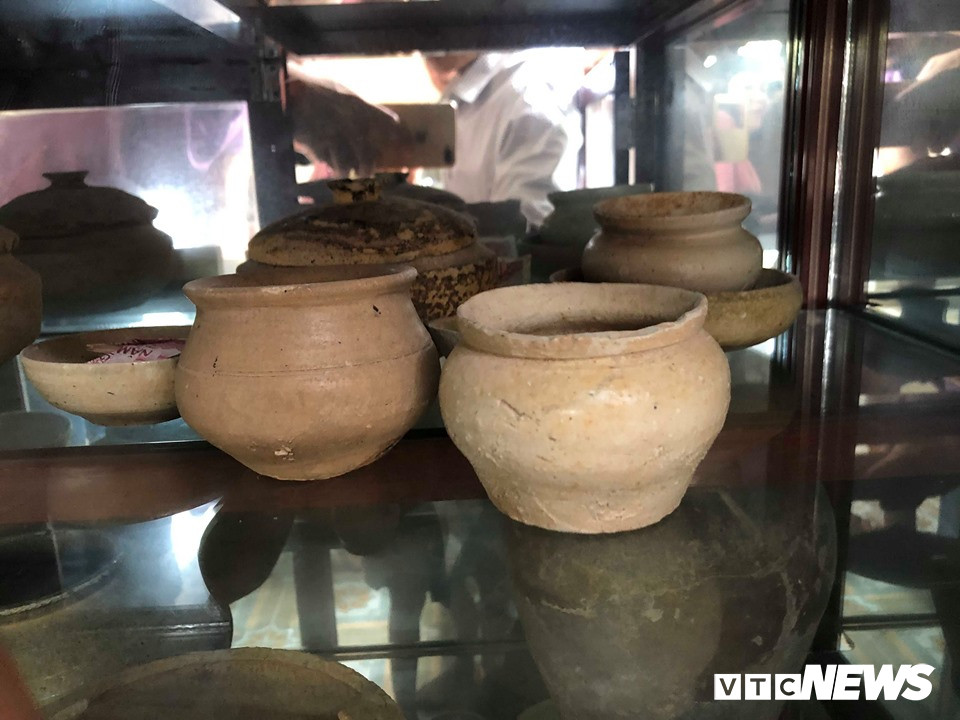 Giai ma bi an nhung ngoi ‘mo chua’ khong lo tren dinh nui