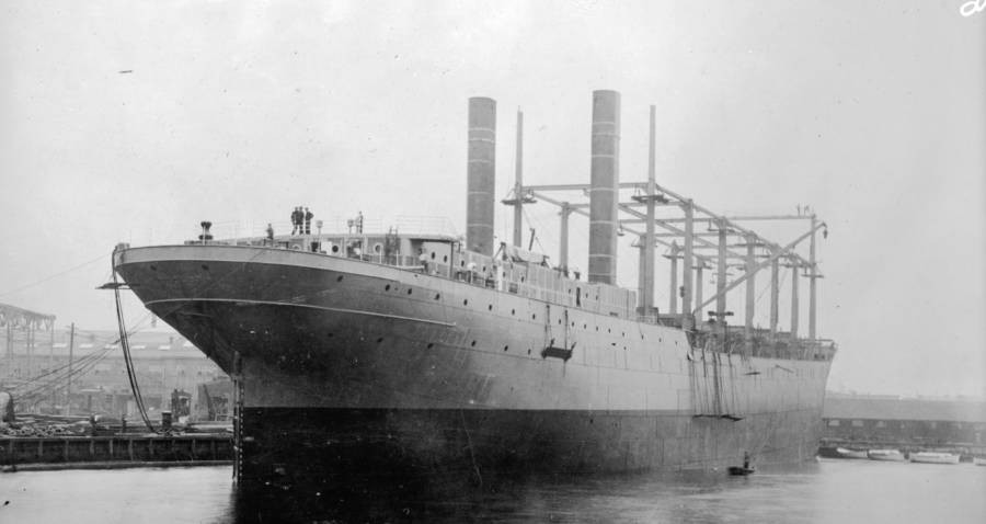 Hải quân Mỹ đã thực hiện chiến dịch tìm kiếm rầm rộ. Theo tính toán ban đầu, USS Cyclops được cho là mất tích ở Baltimore nên Hải quân Mỹ tích cực tìm kiếm ở vùng biển này. Tuy nhiên, họ không thể tìm thấy bất cứ dấu vết nào của con tàu khổng lồ.