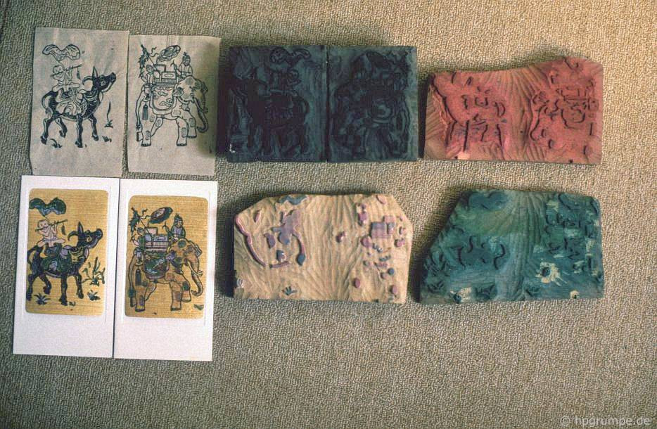 Bản in đen, bản hoàn thiện và khuôn của tranh "Hai Bà Trưng" và "Em bé cưỡi trâu thổi sáo".